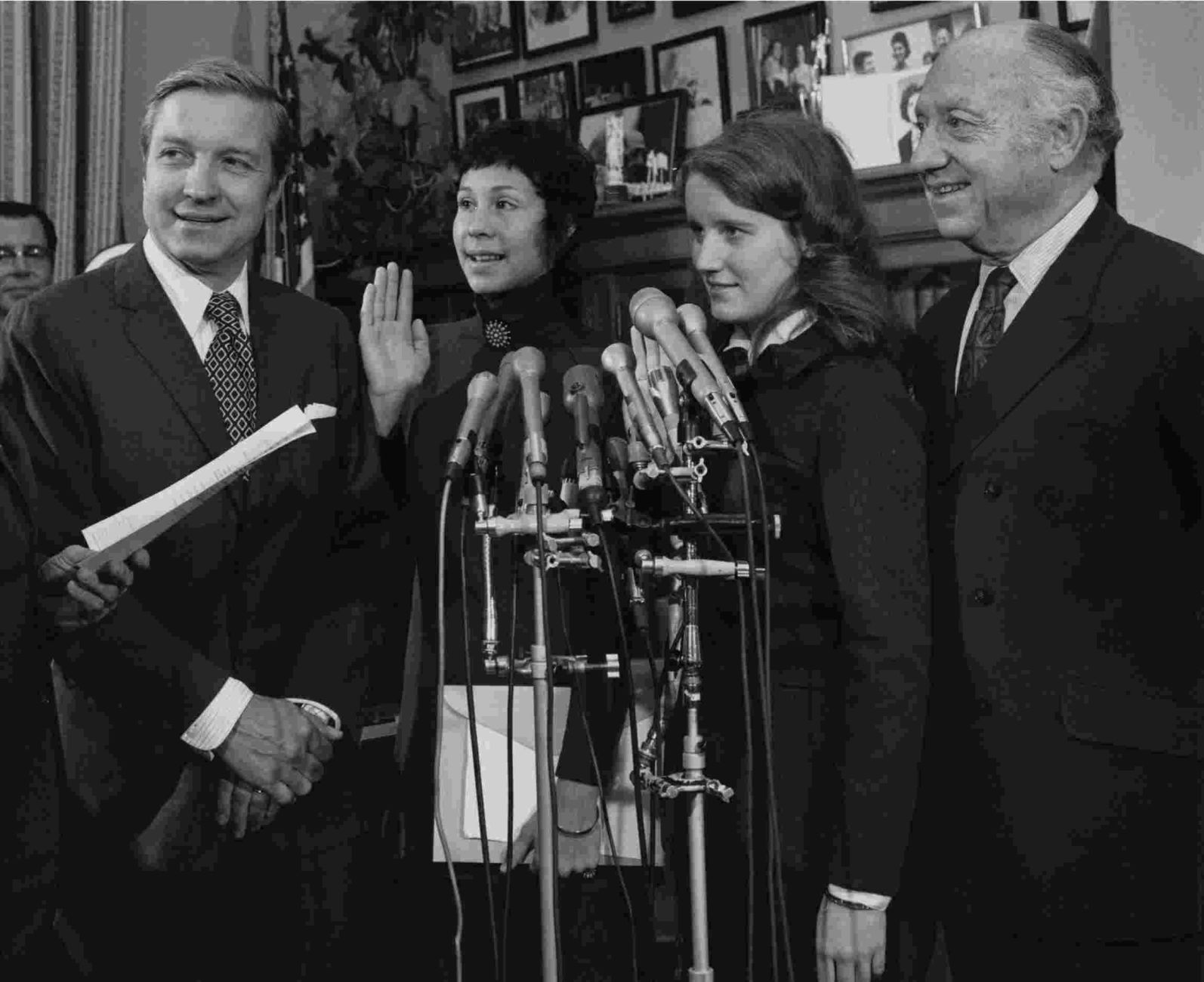1971: First female pages in the Senate